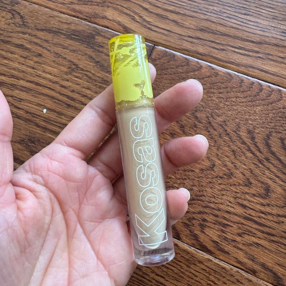 Kosas Revealer Concealer
Super Creamy + Brightening Concealer Shade 5W